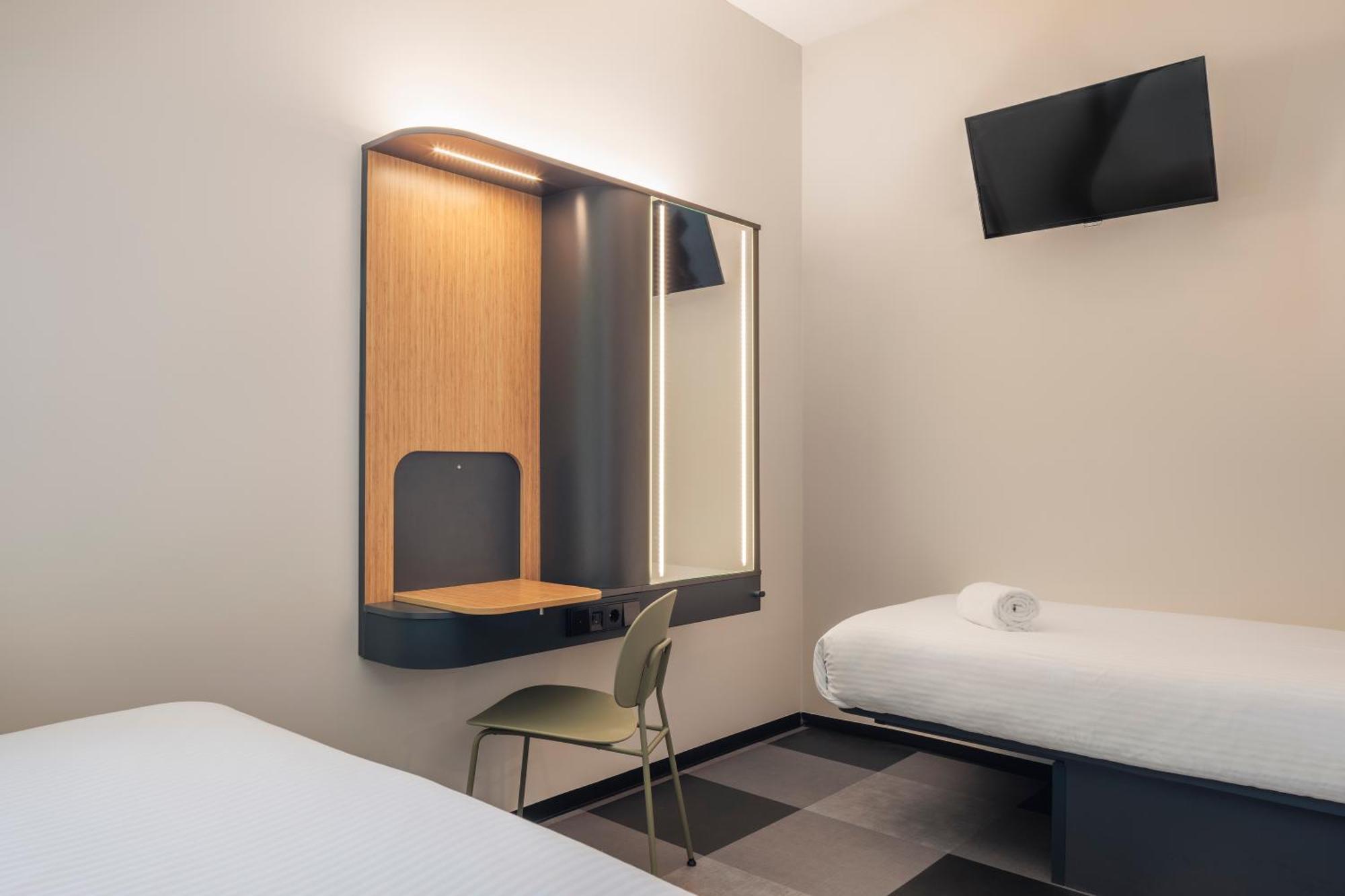 Maxhotel Amsterdam Airport Schiphol - Recently Renovated Hoofddorp Eksteriør bilde
