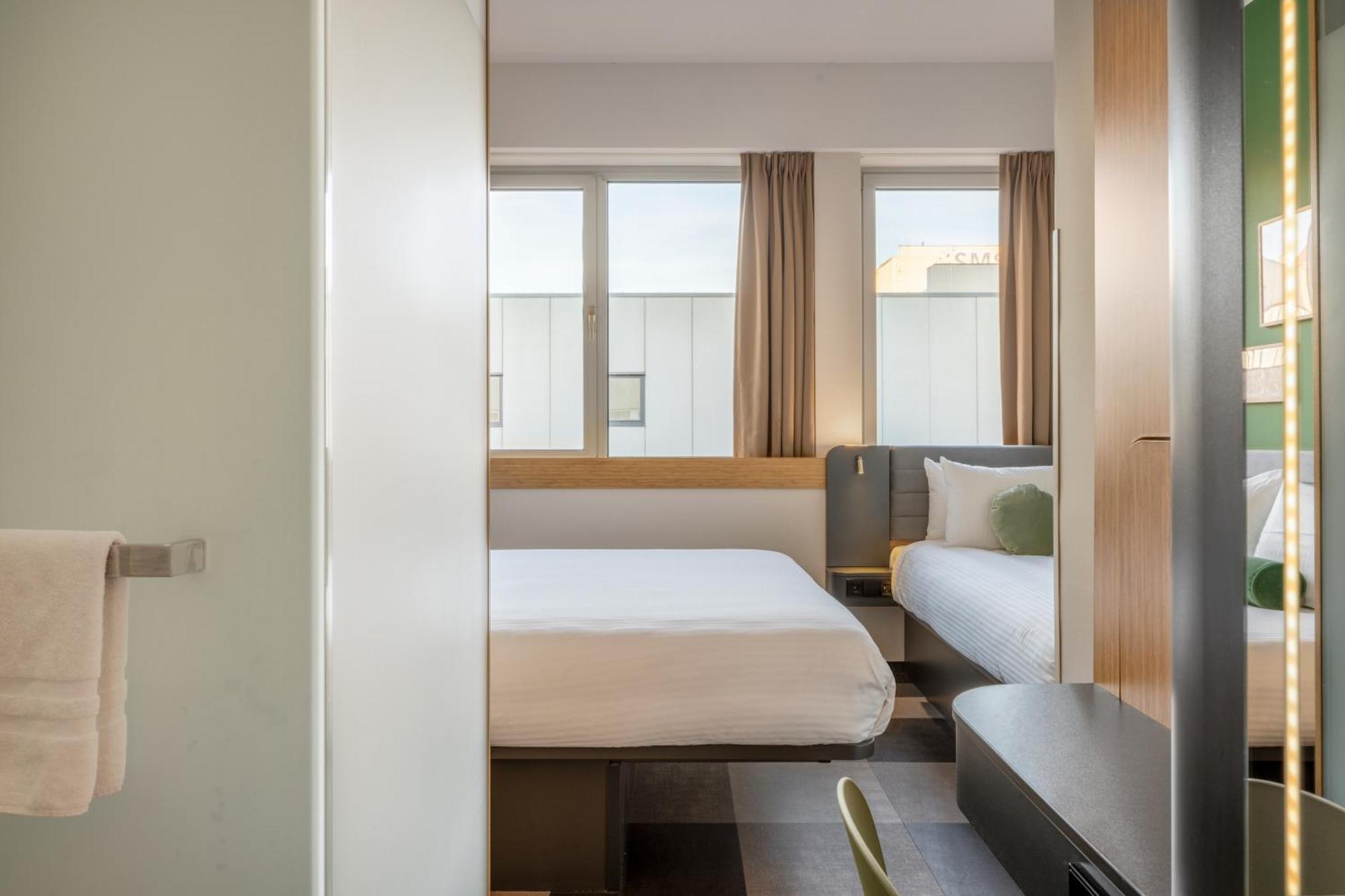 Maxhotel Amsterdam Airport Schiphol - Recently Renovated Hoofddorp Eksteriør bilde