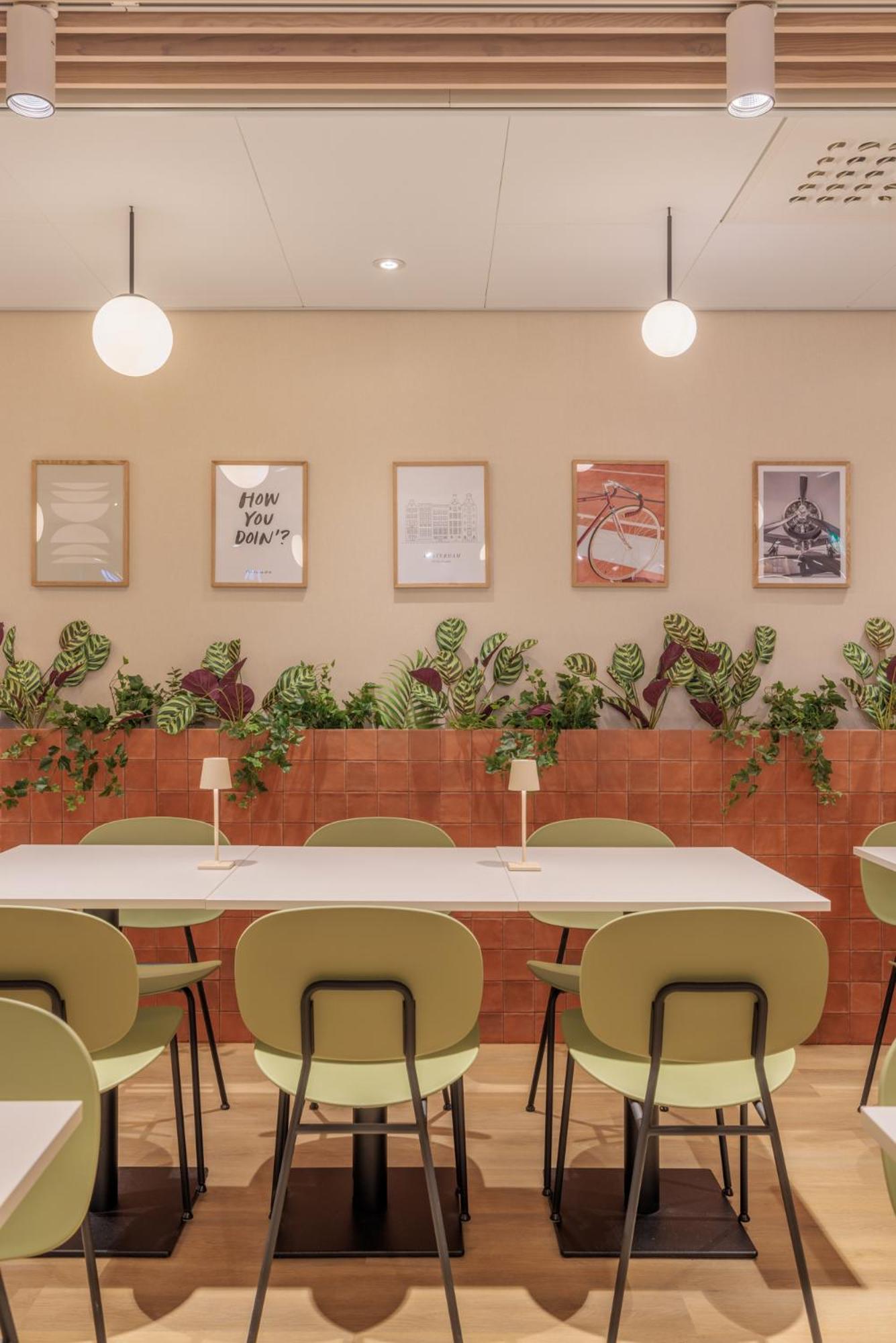 Maxhotel Amsterdam Airport Schiphol - Recently Renovated Hoofddorp Eksteriør bilde